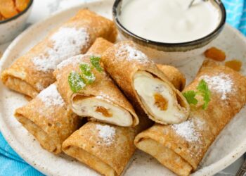 Что завернуть в блины: 10 крутых начинок на Масленицу