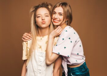 С праздником, дорогая! Самые теплые поздравления с Днем подруг, которые тронут вашу бести