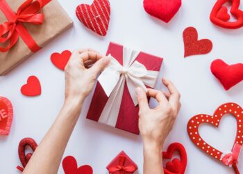 Что подарить девушке в День Валентина: 10 модных находок от украинских брендов, от которых она будет в восторге