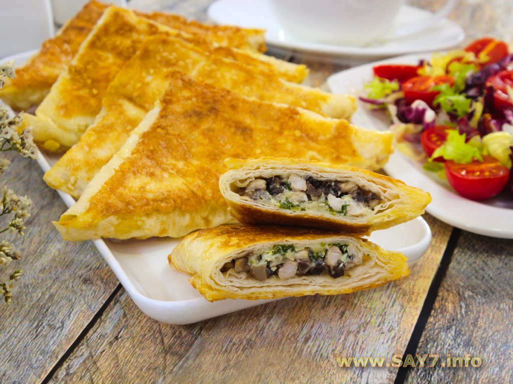 Конвертики из лаваша с курицей и грибами