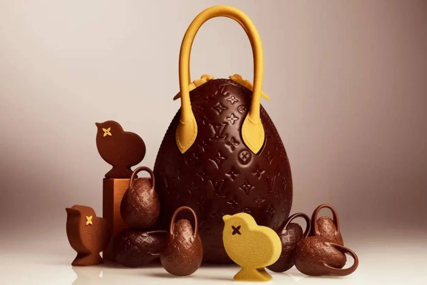 Louis Vuitton создал съедобную сумку к Пасхе из шоколада весом более килограмма