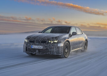 Электромобиль BMW i3 нового поколения протестировали на льду в Швеции