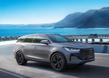 BYD представила батарею для электрокаров, которая заряжается до 70% всего за пять минут