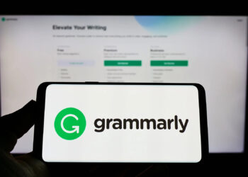 В Grammarly появился Expert Review – ИИ предлагает правки в стиле Стивена Кинга