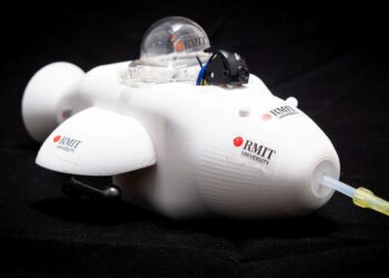 Ученые создали робота-дельфина, который поможет убирать разливы нефти в океане