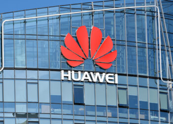 Huawei анонсировала мобильный роутер Mobile WiFi X с батареей 12 000 мАч и X-дизайном