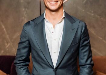 Три жены, «голодная туса» и большие гонорары: 15 фактов о Владимире Остапчуке, которые вас точно удивят