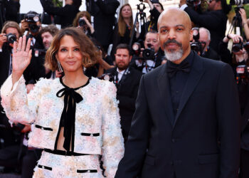 Холли Берри показала фото жениха и поздравила его с 56-летием