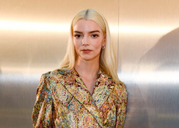 Такой вы ее еще не видели: Аня Тейлор-Джой удивила необычным сочетанием вещей (ФОТО)