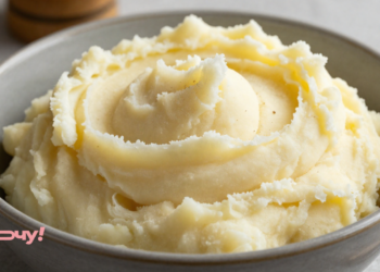 После молока и масла нужно добавить в пюре еще один продукт: гарнир будет идеальным