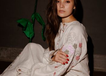 Сколько стоит стиль Антонины Хижняк: актриса показала гардероб, которому 9 лет (ВИДЕО)