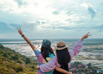 Больше не значит лучше: 11 черт женщин, выбирающих одну близкую подругу вместо толпы знакомых