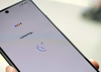 Смартфон вас подслушивает? Как понять, что телефон действительно взломали