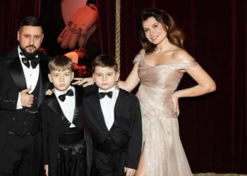 Семейный выход: Монатик посетил «Кураж» с женой и старшими сыновьями