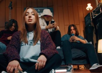 «Девочка» без пафоса: Энджи Крейда превратила фронтовую поэзию в музыкальный портрет современной украинки (ВИДЕО)