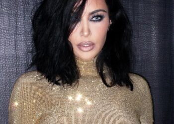 Совершенно другой человек… Макияж Ким Кардашьян на Оскаре жестко «разнесли» в Сети (ФОТО)