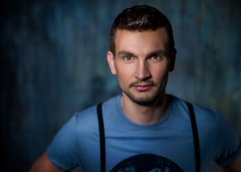 «Украинские лейбли более гибкие»: певец Sysuev о выходе из иностранной продюсерской компании и новый этап в музыкальной карьере. Эксклюзив ХОЧУ