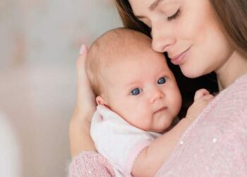 Срыгивания у новорожденных — норма или повод для беспокойства?