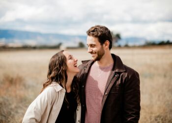 Кого не стоит слушать об отношениях: 4 типа людей, которые дают вредные советы