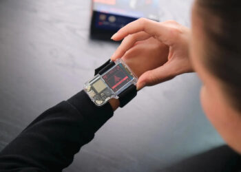 CircuitMess выпустила NASA Artemis Watch 2.0 с прозрачным корпусом по цене от $129