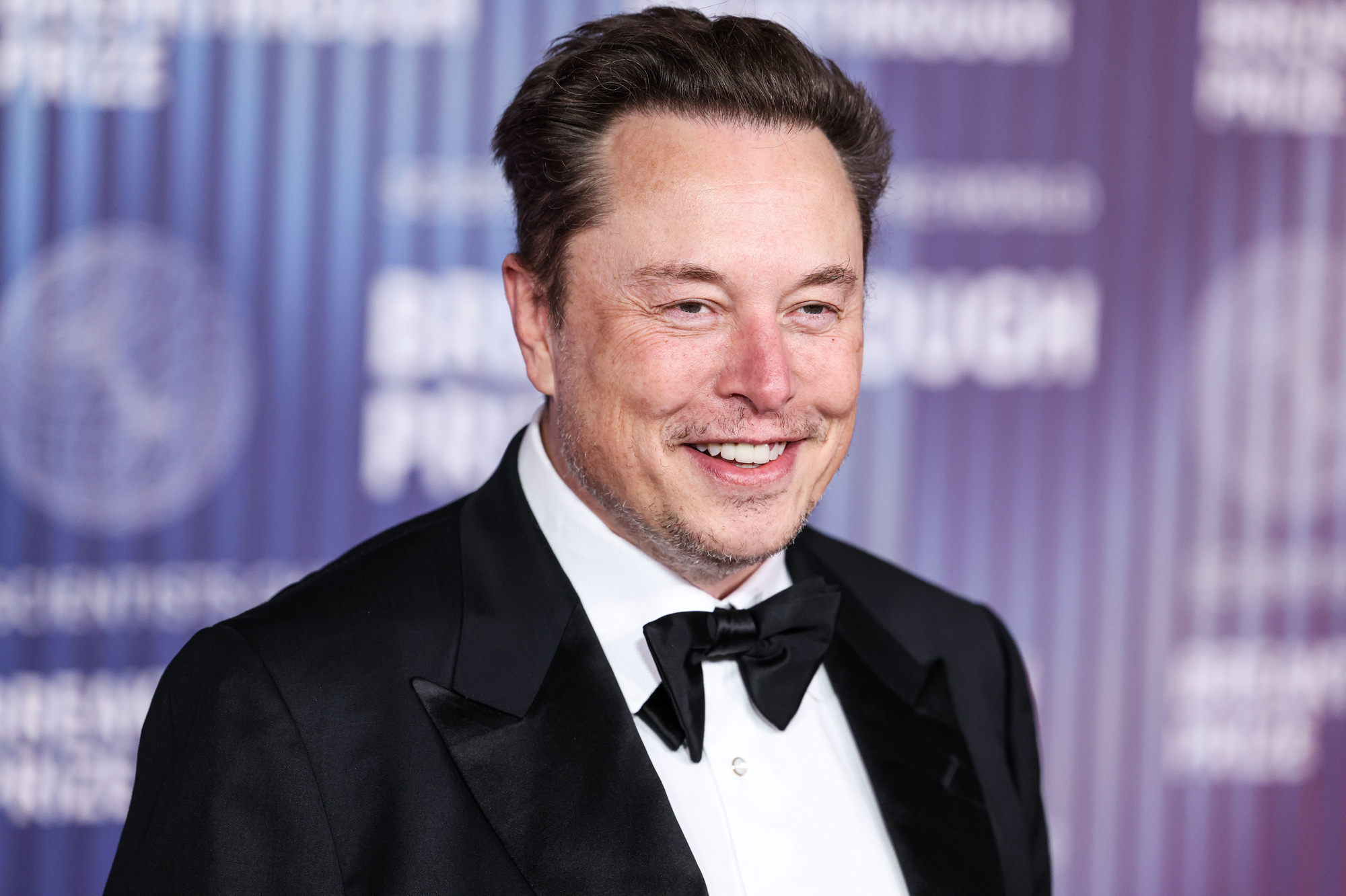 Илон Маск поблагодарил Samsung и TSMC за чип Tesla AI5