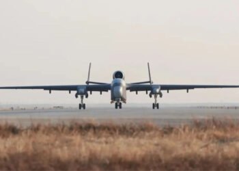 В Китае разработали дрон-матку Jiutian с дальностью до 7000 км для запуска роев дронов