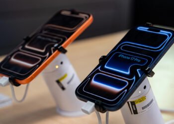 iPhone 17 и iPhone Air перестали включаться после разрядки