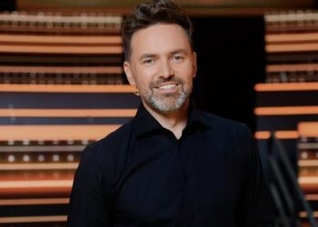 «Это точно разные люди?»: мама Мирошниченко ошеломила сходством с Памелой Андерсон