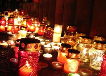 Обязательно прочтите эти молитвы на Радоницу за души покойных близких — на украинском