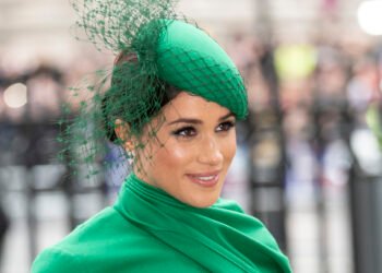 Безумные деньги! Самые дорогие образы Меган Маркл, за которые ее критиковали британцы (фото)