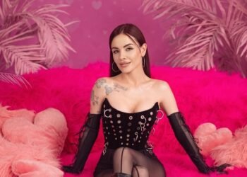 MamaRika в свое 37-летие предстала в горячем образе