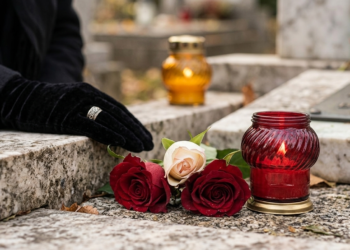 Не гневите Бога: что строго запрещено приносить на кладбище в Поминальную неделю