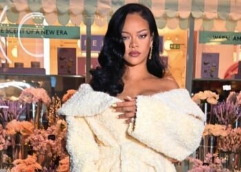 6-месячная дочь Рианны дебютировала на обложке глянца