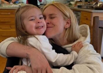 Румер Уиллис ответила на упреки, что до сих пор кормит грудью 3-летнюю дочь