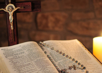 Грех или народная выдумка? Священник объяснил, действительно ли нельзя убираться и ходить на кладбище в Чистый четверг