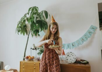 Не просто скромность — почему люди действительно не любят праздновать дни рождения