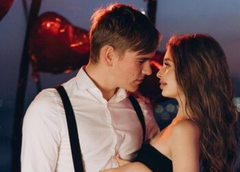 Участница «Холостяка-13» Настя Анисимова разошлась с осветителем шоу