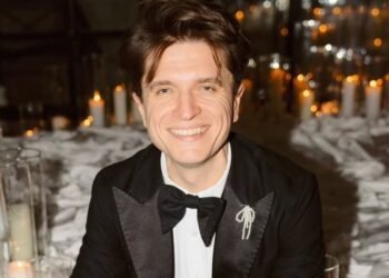 Анатолич оказался за границей в колесном кресле