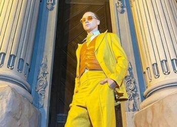 Пивоваров показал себя в детстве с мамой