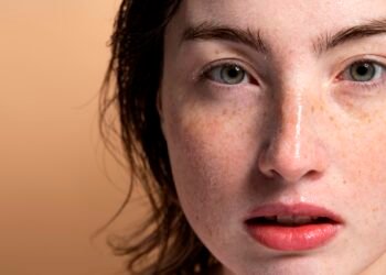 Невидимые враги: 5 повседневных привычек, ускоряющих старение кожи