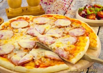 Пицца с сыром и ветчиной
