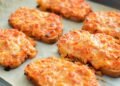 «Золотая» закуска из сырка и самой дешевой консервы: рецепт попросят все