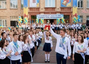 Считаем дни до лета: когда в украинских школах прозвучит Последний звонок в 2026 году