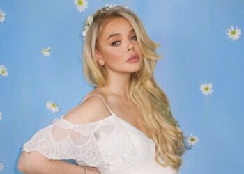 Алина Гросу очаровала новой фотосессией с мужем и сыном