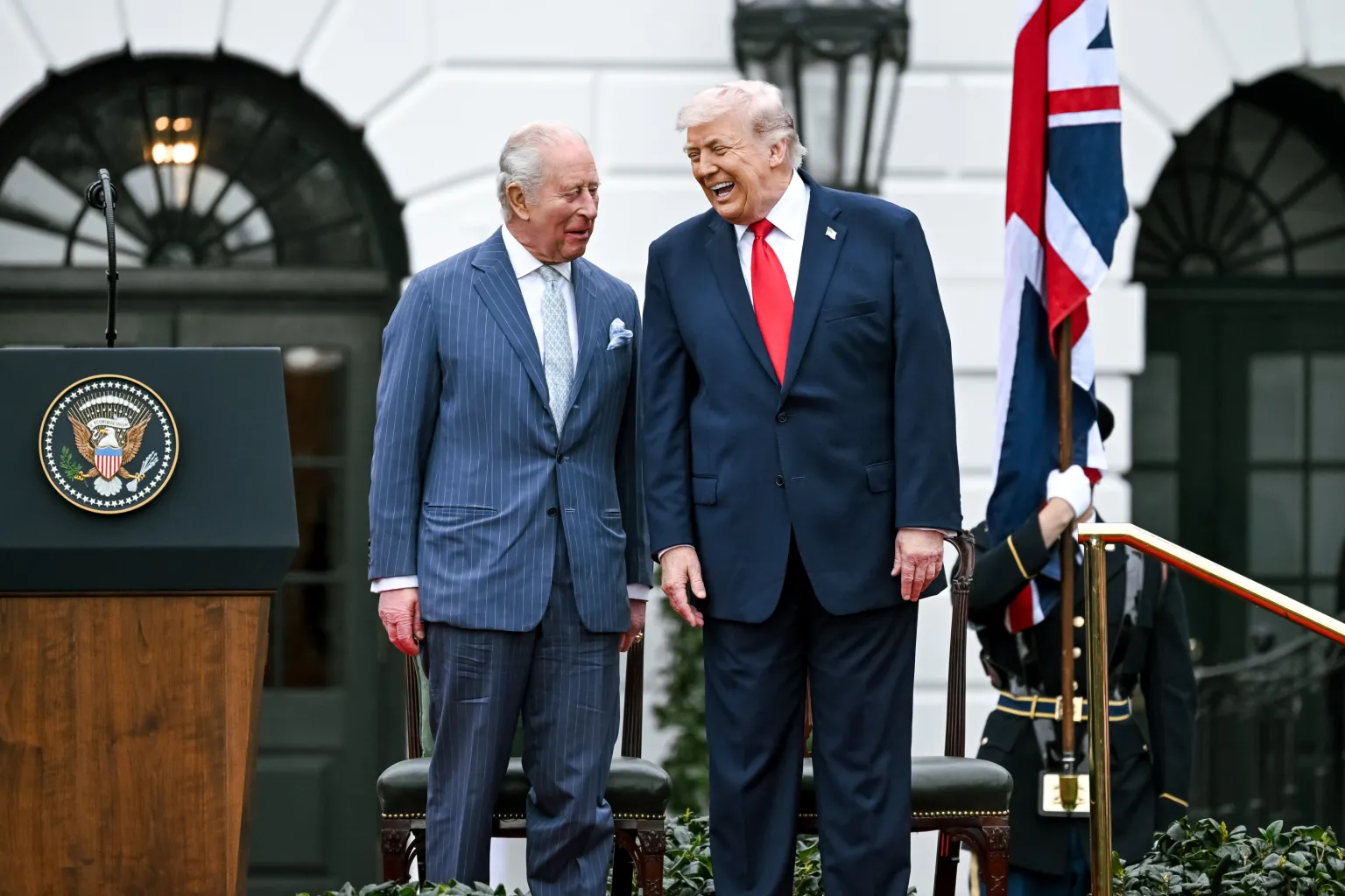 Король Чарльз III тонко потролил Трампа из-за ремонта в Белом доме (ВИДЕО)