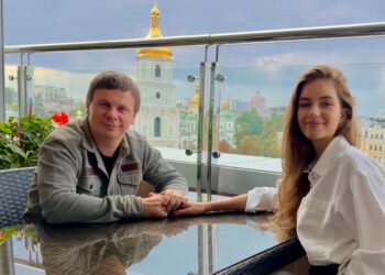 Холоденко публично назвала брак Комарова с Кучеренко «постановкой»