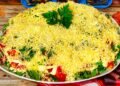 Шикарный «Дачный» салат, который хочется есть постоянно: легкое и яркое блюдо (РЕЦЕПТ)