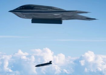 США вперше запустили протикорабельну ракету LRASM із бомбардувальника B-2