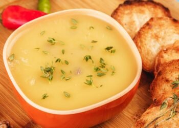 Этот нежный сливочный суп можно есть все лето: как приготовить вкуснятину (РЕЦЕПТ)