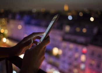 Motorola представила застосунок Global Connect із підтримкою eSIM у понад 160 країнах